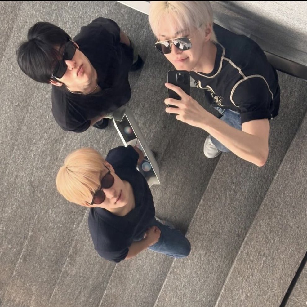 아 개좋아!!!!!!!!!!!!!!!! 

JUNGWOO AT MFW SS25
#JUNGWOOxTods
<a href="/Tods/">Tods</a>