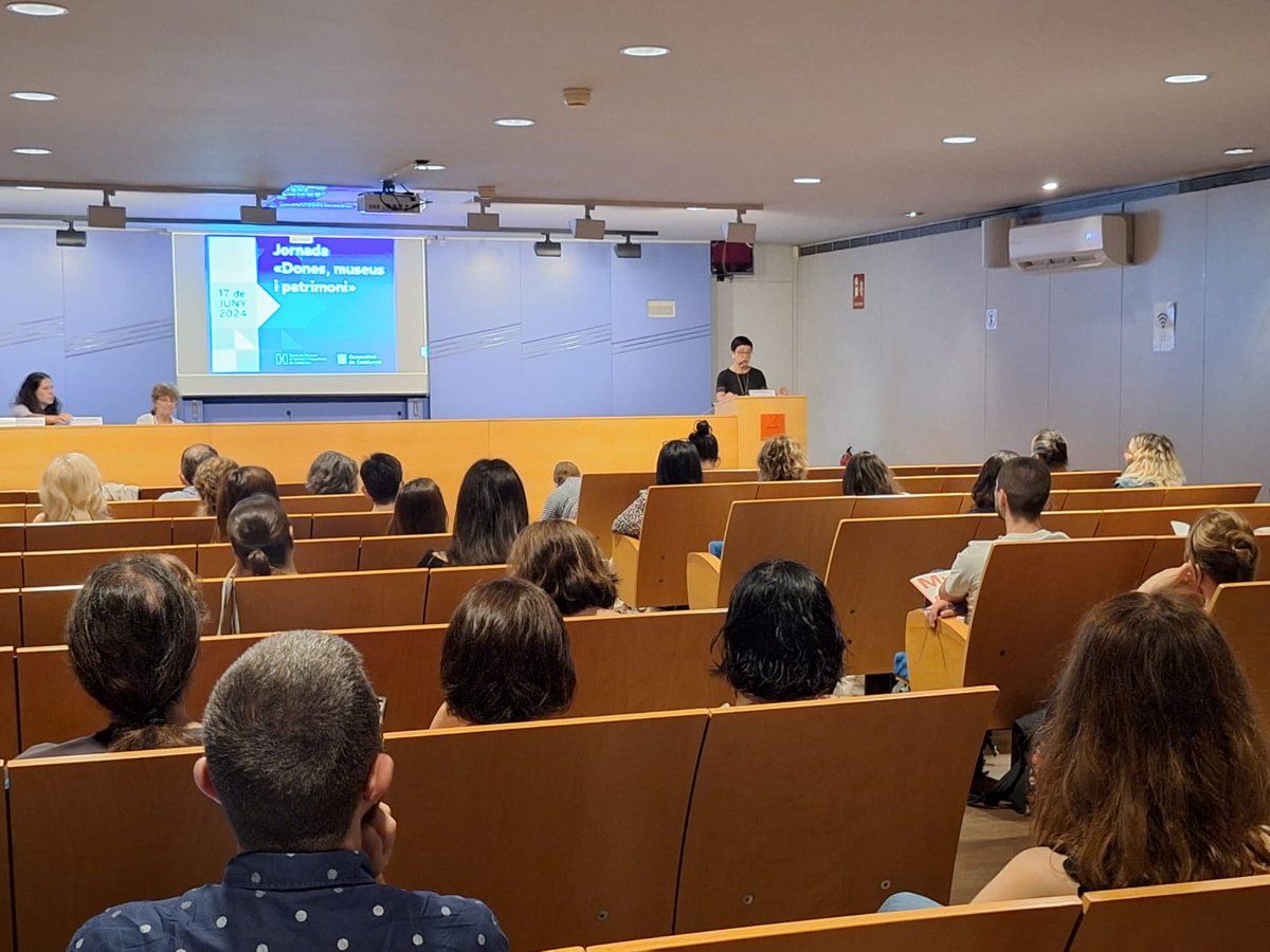 museumataro's tweet image. Avui assistim a la jornada "Dones, museus i patrimoni" al Museu d'Història de Catalunya 🗣️ ✍️

📋 Idees, intercanvis i aprenentatges molt necessaris, per ajudar-nos a #transformar els constructes culturals i socials i reivindicar les dones com a subjectes històrics.