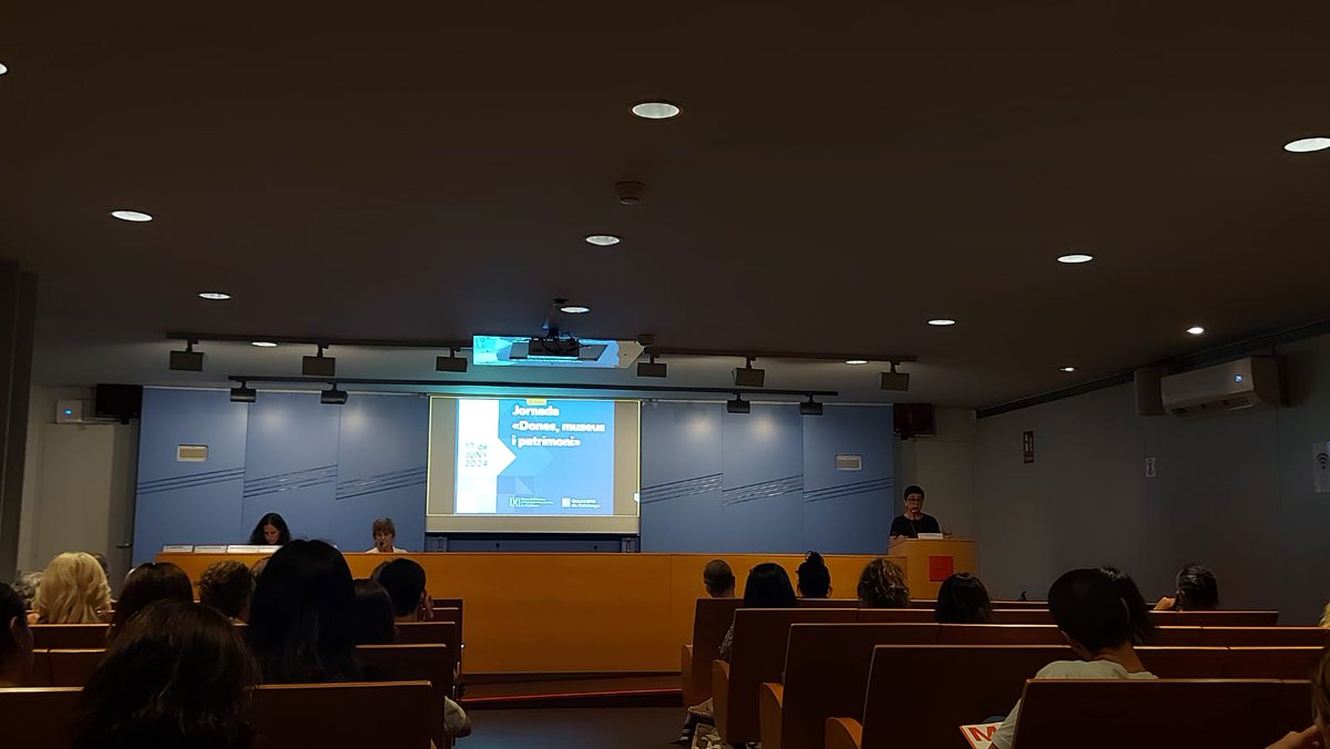 museumataro's tweet image. Avui assistim a la jornada "Dones, museus i patrimoni" al Museu d'Història de Catalunya 🗣️ ✍️

📋 Idees, intercanvis i aprenentatges molt necessaris, per ajudar-nos a #transformar els constructes culturals i socials i reivindicar les dones com a subjectes històrics.