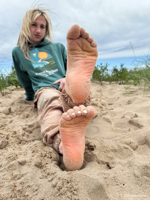 Sandy toes https://t.co/qw0o4XANJA