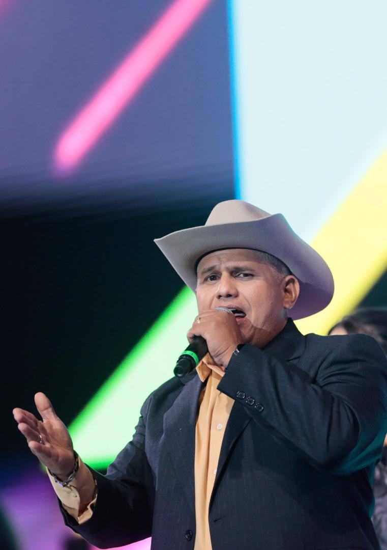 MarcialDeVzla's tweet image. 🎸🎺🥁 La campaña electoral del Pdte. Nicolás Maduro (@NicolasMaduro) viene cargada de ritmo y pasión gracias a Factor M

Que alegría que está campaña cuenta con la música del pueblo, reflejando la diversidad y unidad de Venezuela. 🇻🇪🎶 #CultivamosFuturo #FactorM