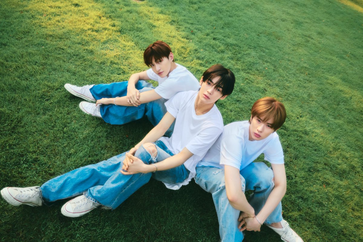 TWS : 2nd Mini Album 'SUMMER BEAT!'
Official Photo NOW Ver.

#HANJIN #한진
#JIHOON #지훈
#KYUNGMIN #경민

☀️ 2024.06.24 6PM (KST)
☀️ 2024.06.24 5AM (ET)

#TWS #투어스 #247WithUs
#SUMMER_BEAT