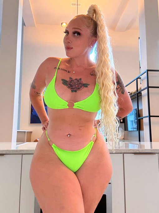 Rate me 1-10? https://t.co/Kb4xg1vBRG