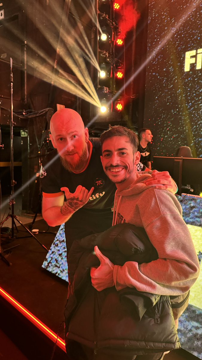 Que locura estuve al lado de <a href="/Krimz/">Freddy Johansson</a> 
I love you pelado