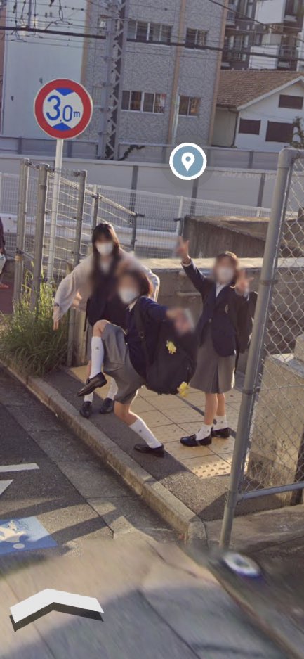 AAllzweck's tweet photo. I couldn't resist. The royal trio twt- google street view meme. 
#wakfu https://t.co/OaJ1zd9znG