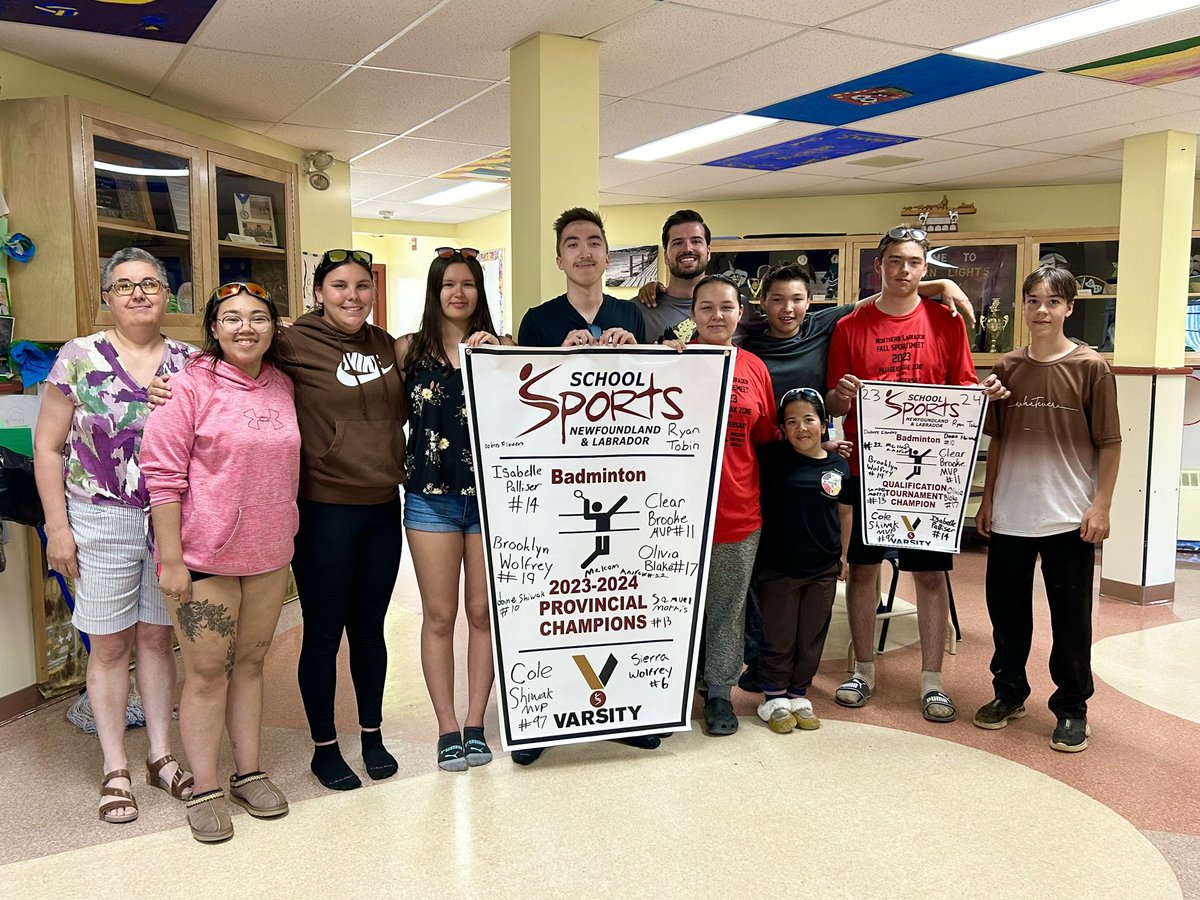 rtobin01's tweet photo. Signing the banners to cap off a very successful @schoolsportsnl year! So proud of this great group of students π¦
πΈπ @NLA_School17 https://t.co/bbzGnsbVSE