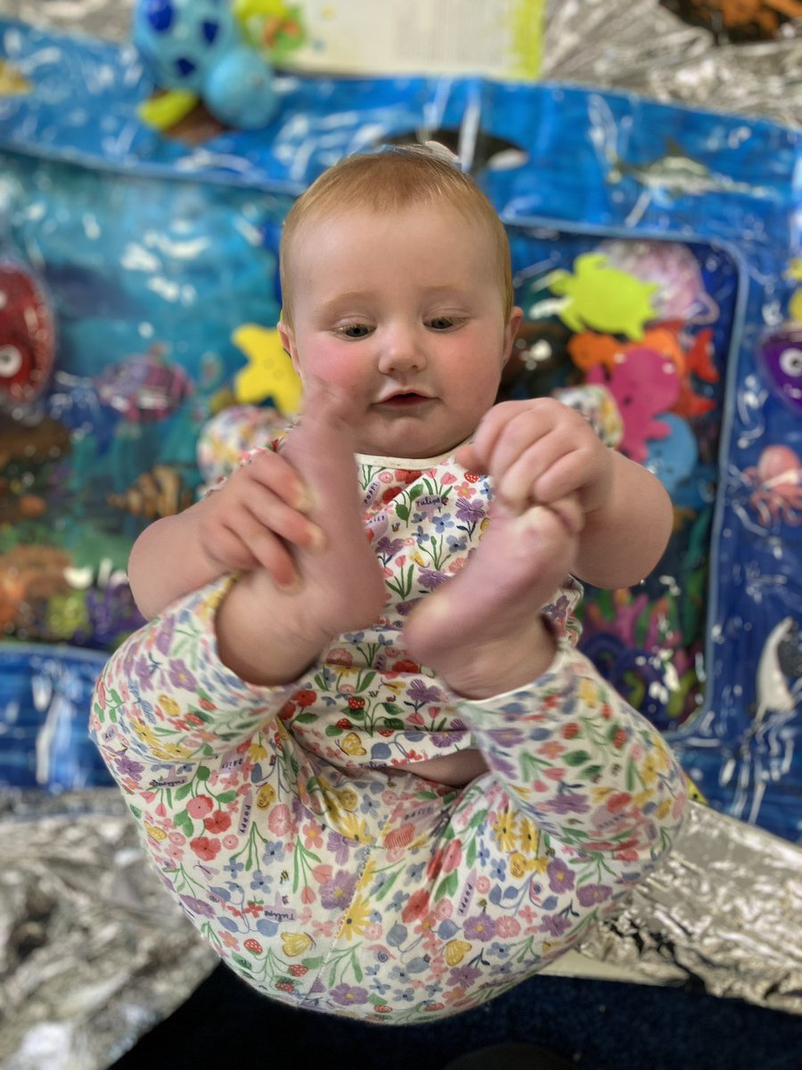 EarlyLifeGroup's tweet photo. 👣FINDING YOUR FEET👣

This little one was fascinated by her feet today - just look at the smiles 🤩 nothing better to brighten up your Monday! 

#earlylifegroup #earlyyears #first1001days #ffet #ellesmereport https://t.co/i0yQQa4yA0