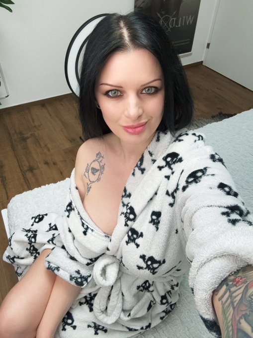 Shooting new content today ? https://t.co/RYDkzTZt7L