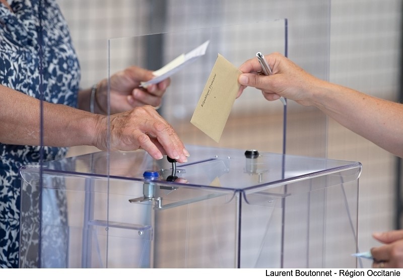 🗓️ Les 30 juin et 7 juillet auront lieu les #Législatives2024 🗳
Ces élections vous permettront de choisir vos représentants à l'Assemblée nationale.
Pour vérifier votre bureau de vote ou faire une procuration en cas d'absence, consultez ce lien 👉 elections.interieur.gouv.fr/scrutins/elect…