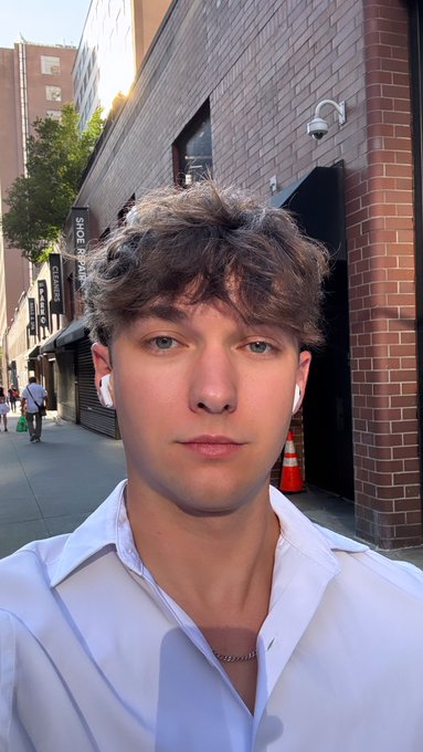Good morning handsome https://t.co/bNniqXRJ66