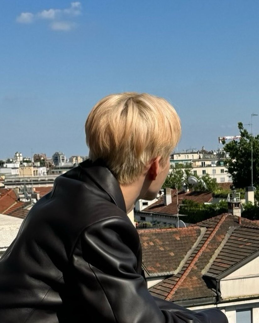 요건 콧대가 예술이고           요건 뒷통수가 넘귀