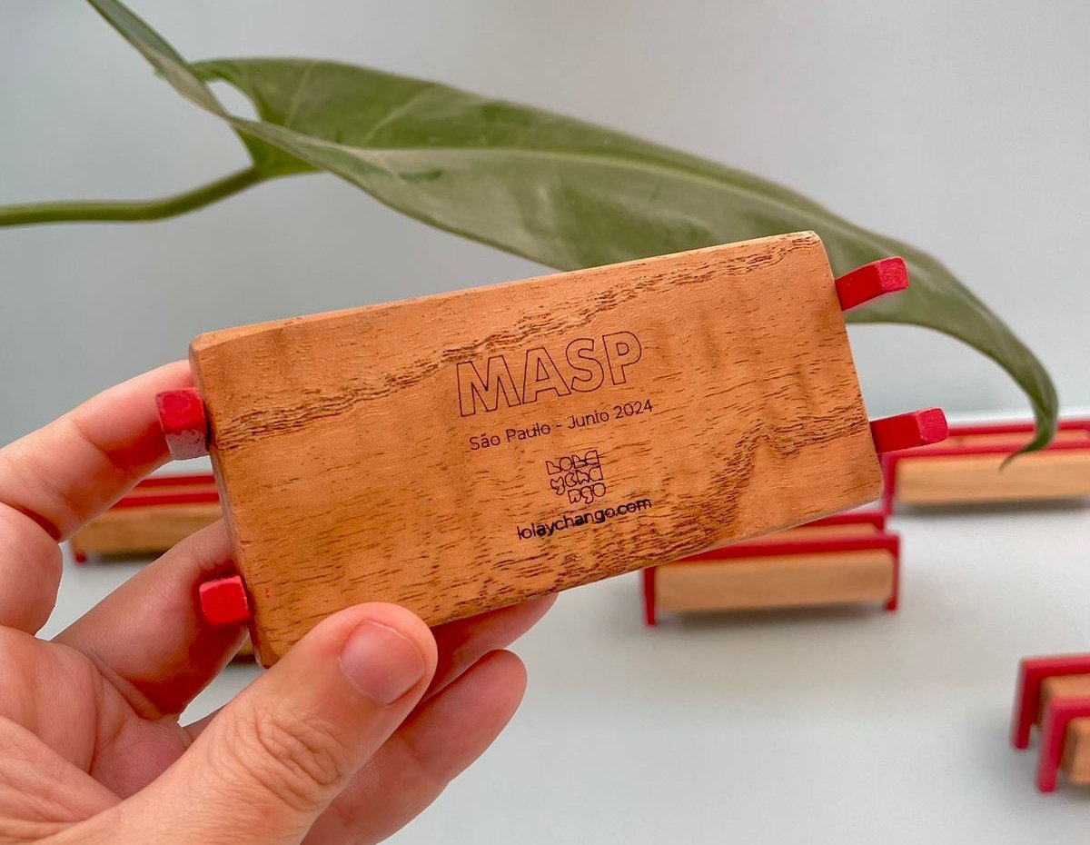 alejandrocsome's tweet photo. Para la gente que viene a San Pablo, arme una pequeña bolsita souvenir con algunos productos Argentinos.

La gente de Lola y Chango (@melnau) por ejemplo, se animo a hacer una pequeña maqueta del MASP, de Lina Bo Bardi. ❤️ https://t.co/iKuoWf83lH