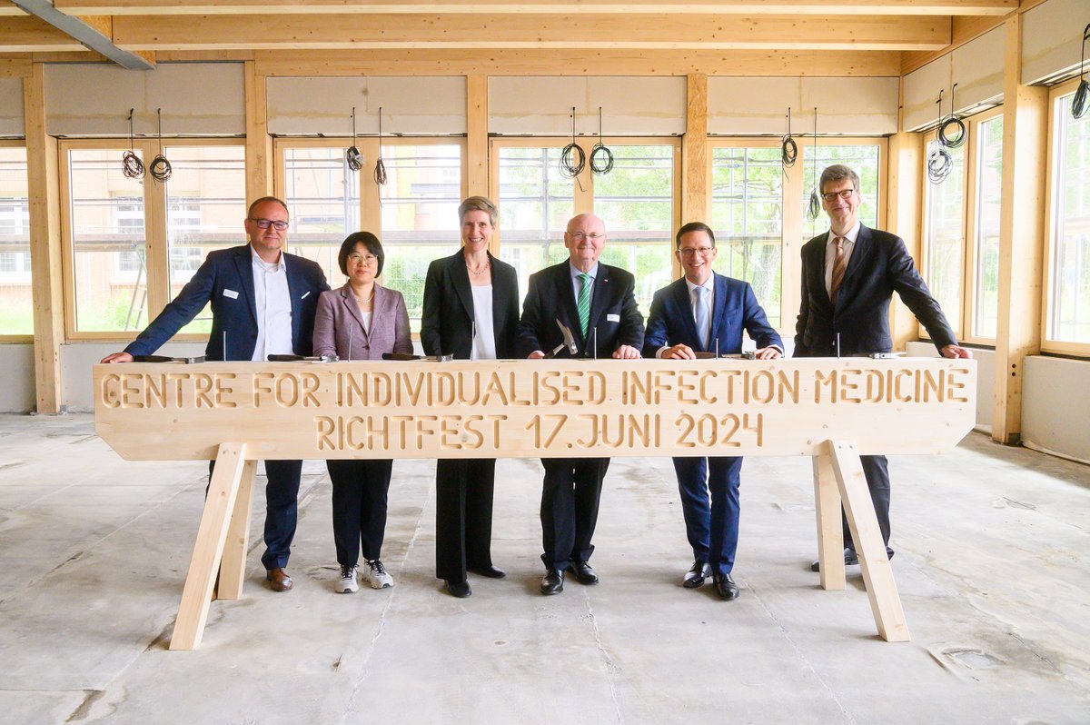 Helmholtz-Zentrum für Infektionsforschung –inaktiv (@helmholtz_hzi) on Twitter photo Das <a href="/Helmholtz_CiiM/">CiiM, Centre for Individualised Infection Medicine</a>, eine gemeinsame Initiative des HZI & @MHH_life, widmet sich der individuellen Diagnostik und Therapie von #Infektionskrankheiten. Heute konnte beim Bau für das CiiM-Gebäude Richtfest gefeiert werden!
helmholtz-hzi.de/media-center/n… Das <a href="/Helmholtz_CiiM/">CiiM, Centre for Individualised Infection Medicine</a>, eine gemeinsame Initiative des HZI & @MHH_life, widmet sich der individuellen Diagnostik und Therapie von #Infektionskrankheiten. Heute konnte beim Bau für das CiiM-Gebäude Richtfest gefeiert werden!
helmholtz-hzi.de/media-center/n…