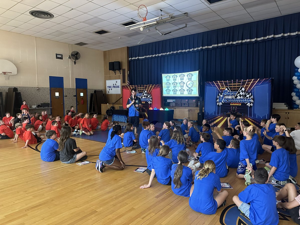 MattFerriMHSN's tweet photo. 5th Grade Game Show! Thank you PTA for setting this up! #NMESpride #MTPSpride https://t.co/Ndg6gl9QLc