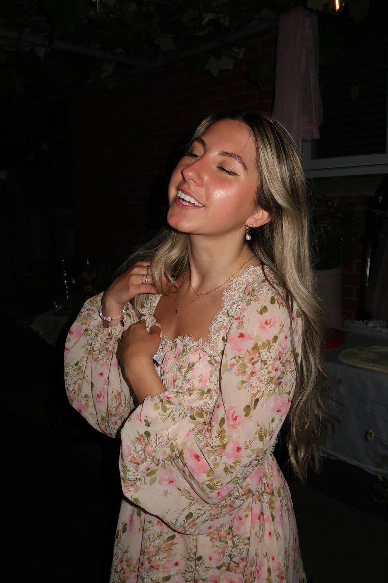 boraaaxxx's tweet photo. garden birthday party on film 🌸🌷💗🧚🏼 https://t.co/2oNFvOy86I