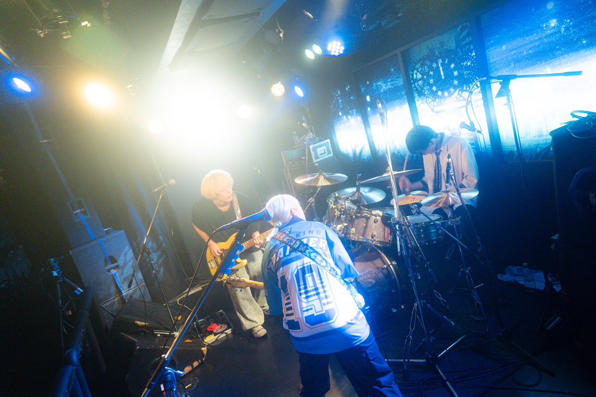 NavyHeretic's tweet photo. 華の乱後夜祭Day1終了！！
昨日見てくれた方も今日初めて見てくれた方もありがとうございました🪷

皆様と最高にぶちあがれるセトリにしてきました！！
また遊びに来てください🙆🏻‍♂️🙆🏼‍♀️🙆🏽

1.ノーメンてんきゅう
🎥2.PP well made 
3.Continue!!!
4.kikai-onchi
5.タイ��ルないやつ
6.バッハの週末無問題 https://t.co/aQDgQaxrvW
