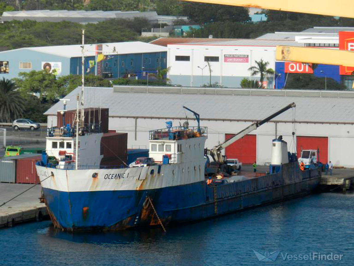 ArmandoInfo's tweet photo. Un rastreo del buque IMO 7416961 muestra una ruta frecuente entre los puertos El Guamache, Nueva Esparta, y Guanta, en Anzoátegui. No es casualidad: allí está una de las sedes de Naviera Paraguaná, propiedad de Roberto Leyba
📍https://t.co/41PRYojJNs https://t.co/BwXfu1oFQk