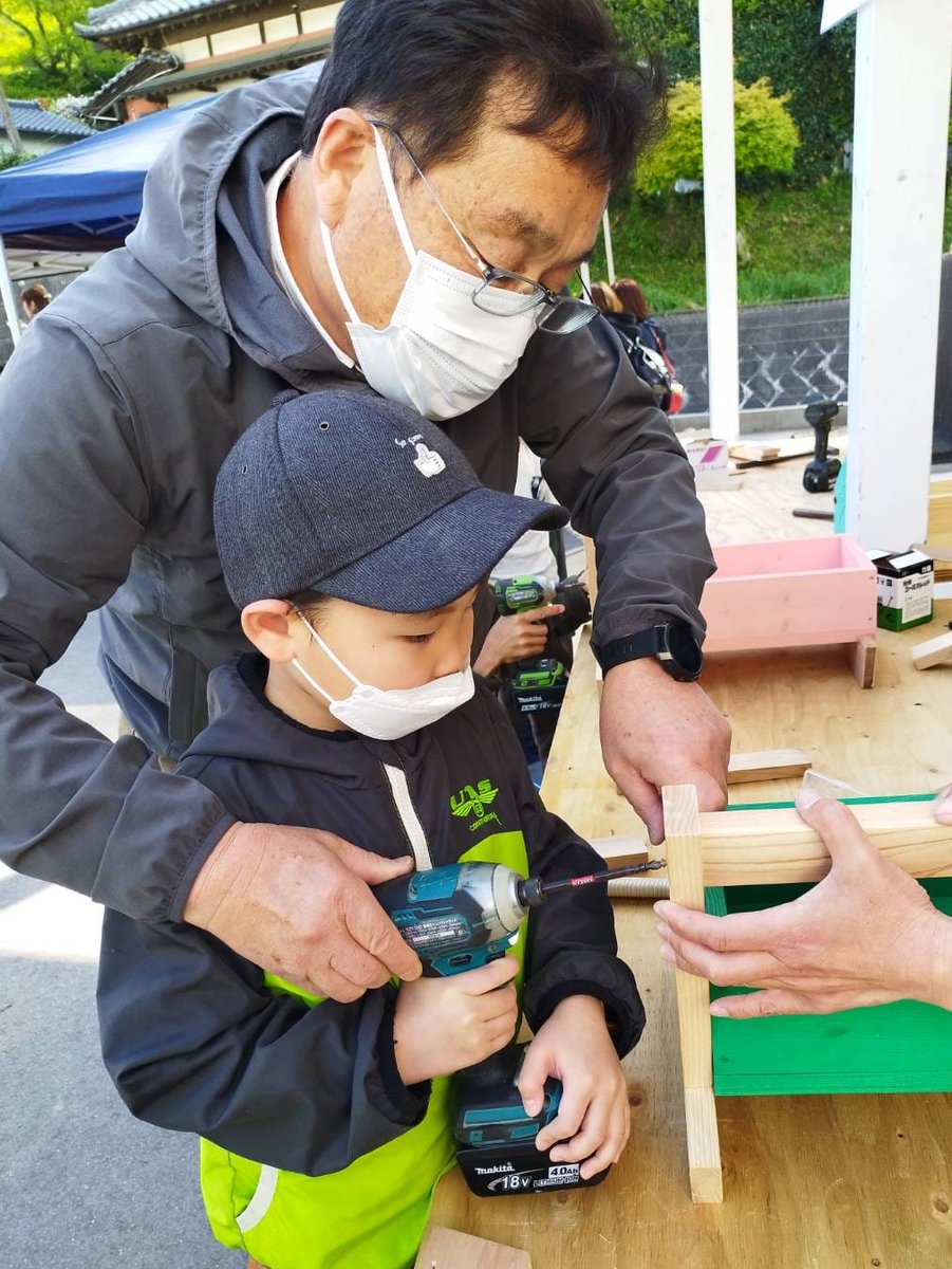 akmebeli's tweet photo. Spent the day teaching my son how to woodwork, including drilling his first hole in a plank. Seeing his eyes light up with excitement and pride was priceless. These hands-on lessons are moments I'll never forget. #FatherSon #FathersDayWeekend https://t.co/HINrHrEj56