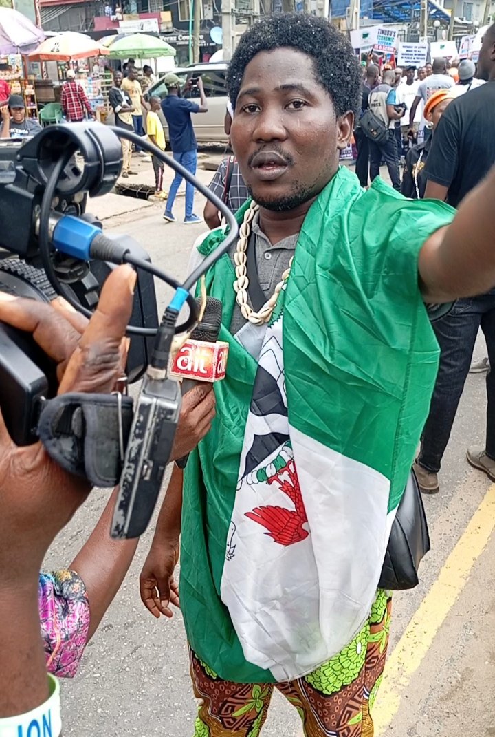 aghedo_c20's tweet photo. *JUNE 12 PROTESTS:*
Fear no threats of DSS, Police, army and all other agents of state terror. Seize the streets.Every onlooker is either a coward or a traitor. We fight not for today but for the future. 
@usinnigeria 
@amnesty 
@UN 
 *Dare to struggle, dare to win.*✊✊ https://t.co/f7uRMZWXmY
