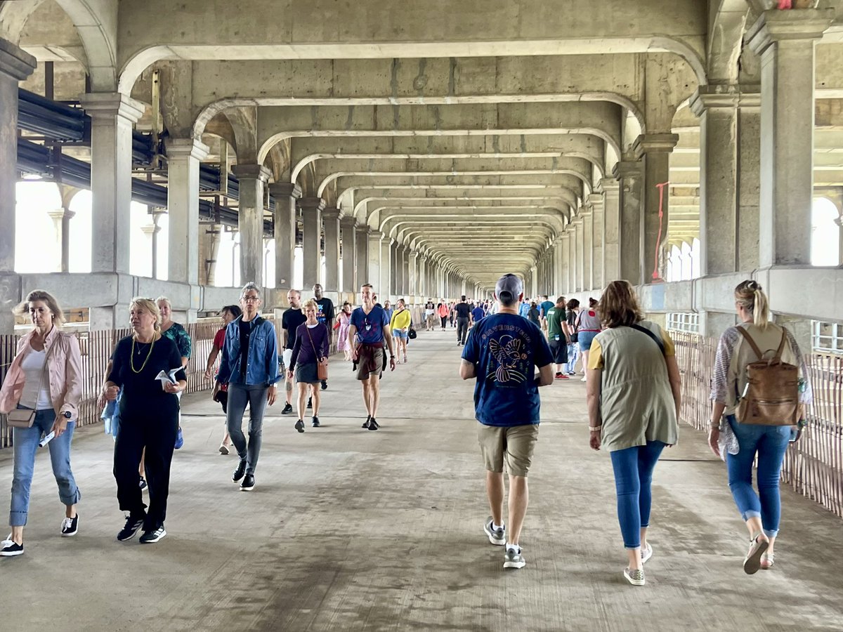 🌉 Rediscover Veterans Memorial Bridge THIS FRIDAY AND SATURDAY!😍

On Friday, 6/21 from 4-11pm and Saturday, 6/22 from 12-11pm, experience the historic subway level across this iconic bridge. You’ll also enjoy an immersive art installation, Go Dream.

cuyahogacounty.gov/veterans-memor…