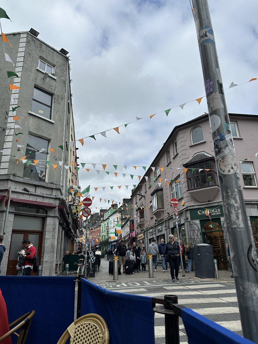 there is something so much better about traveling to countries with recommendations from people who actually live there

📍 Tigh Neachtain | Galway, Ireland