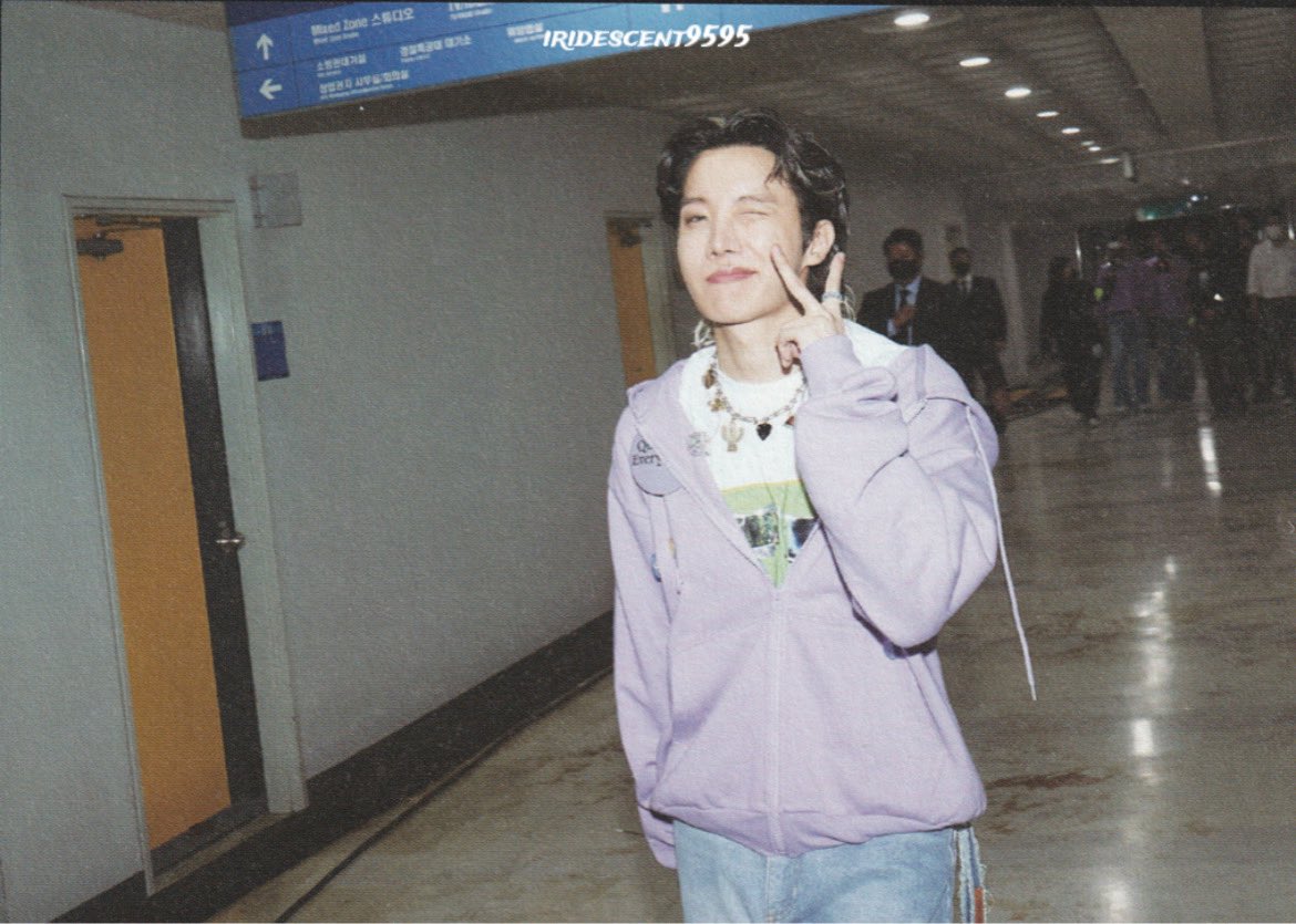 iridescent9595_'s tweet photo. [SCAN] BTS 'Yet To Come' in BUSAN https://t.co/1C2NdZD71i