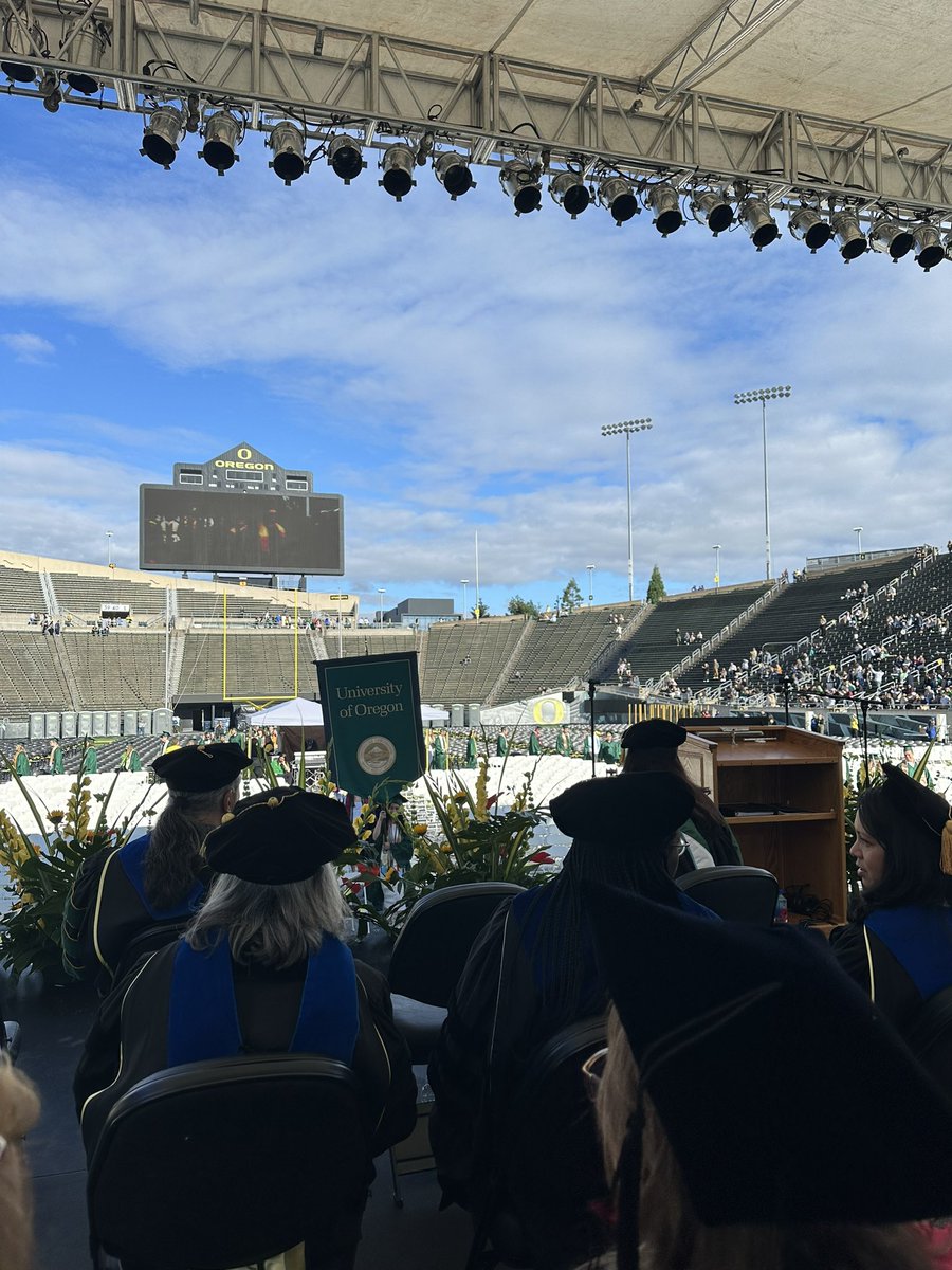 .<a href="/uoregon/">University of Oregon</a> .<a href="/UOAlumni/">UO Alumni</a> .<a href="/GoDucks/">GoDucks</a> Today is the day for the Class of 2024!! We are at Autzen Stadium ready to celebrate the newest group of University of Oregon alumni! CONGRATULATIONS!! #Duckgrad24