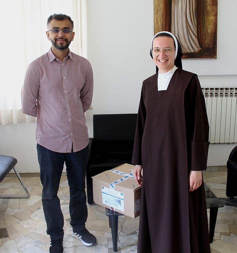 HumanityFirstHR's tweet image. Humanity First je danas povodom Kurban Bajrama podijelio više od 370 kg mesa potrebitima u Brezovici, Leskovcu, ...

#KurbanBajram @HumanityFirstUK @HumanityFirstDE