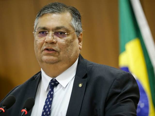 pesquisas_elige's tweet photo. 🚨URGENTE: O Ministro @FlavioDino, do STF, acaba de determinar o FIM DO ORÇAMENTO SECRETO no Congresso Nacional. Quem concorda com o nosso querido Ministro do STF precisa comentar EU AUTORIZO DINO. Vamos lá? Eu começo: EU AUTORIZO DINO!🇧🇷👍😎 https://t.co/PORr8QKQWo