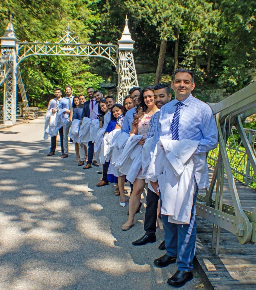 Congratulations to our Internal Medicine 2024 graduates 🎓! Best wishes for the future!