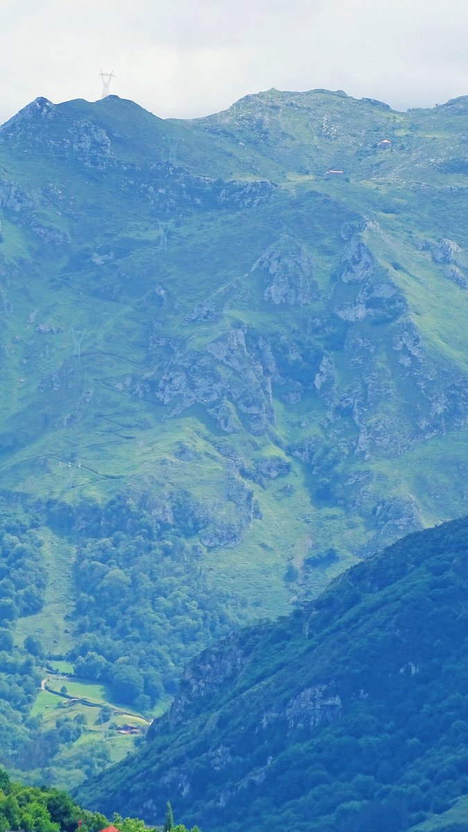 Capillas del Montsacro 
Morcin Asturias 
<a href="/martamountain/">Marta</a> <a href="/J_Caamano/">Joaquin Caamaño</a> <a href="/MontaesF/">Fernando</a> <a href="/TurismoAsturias/">TurismoAsturias</a> <a href="/oviedo_turismo/">Oviedo Turismo</a> <a href="/OviedoCapital/">Oviedo Capital</a> <a href="/Cdmadamorcin/">C. D. Madalena de Morcín</a> <a href="/SoniaBarbosaSi1/">Sonia Barbosa(Asturias y el mundo en moto)</a> <a href="/TurismoAsturias/">TurismoAsturias</a>