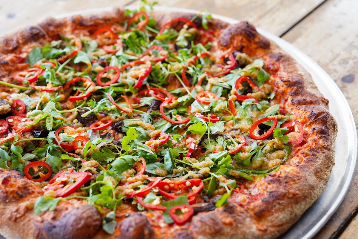 PinthousePizza's tweet photo. Have you had the 𝐓𝐮𝐤-𝐓𝐮𝐤 𝐒𝐦𝐨𝐤𝐞 yet?
It features delicious smoked beef from Loro, Massaman curry sauce, Thai basil, red chili rings, Nam Jim puree, fresh cilantro and snap peas, and comes with a side of hot pickled carrots!
#pinthouse #pizza #pintproject #charity https://t.co/8yHRr0anap