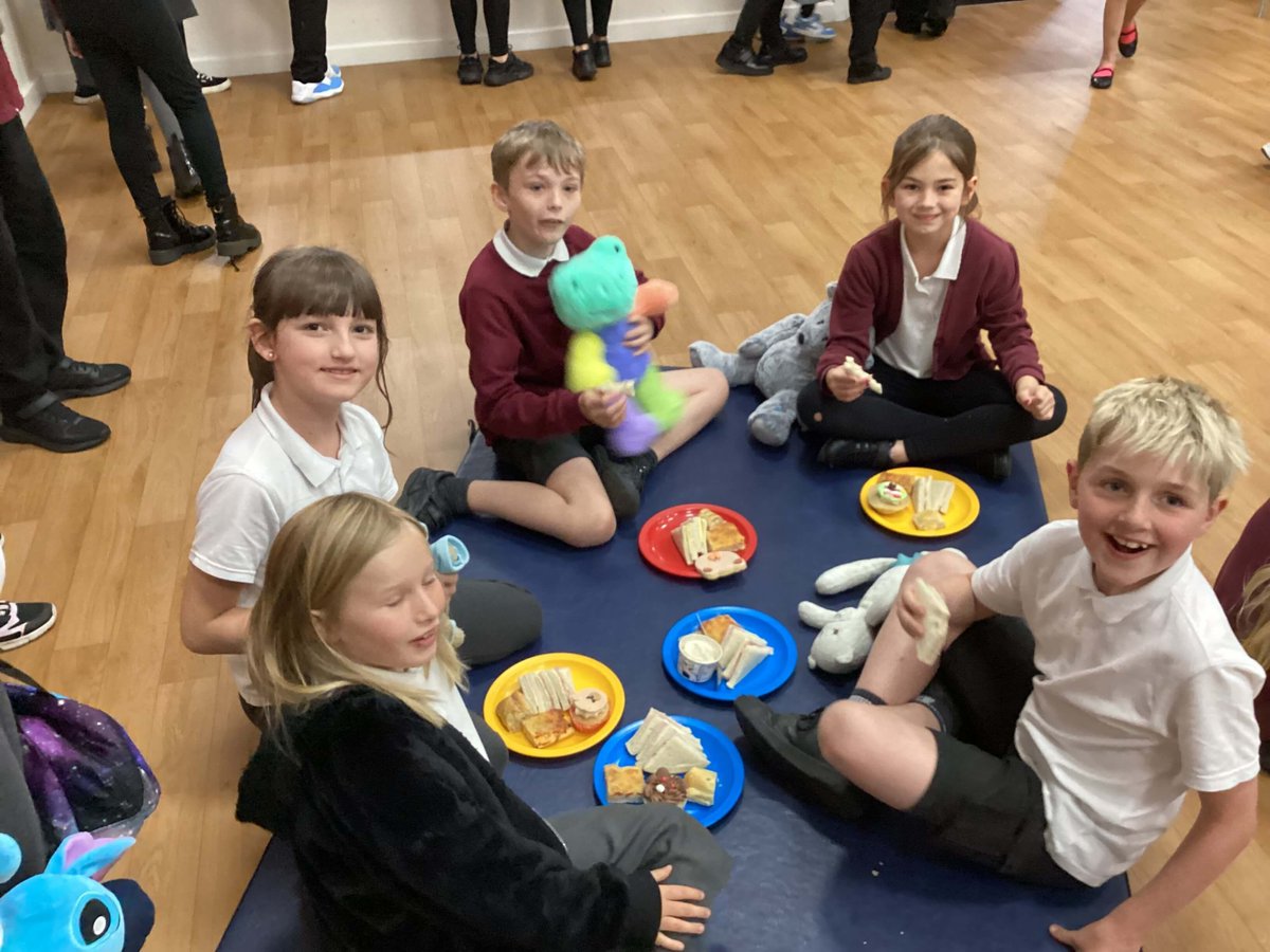 RawmarshSP's tweet image. 🧸 Last week, the children at Sandhill were excited to have a Teddy Bear Picnic themed lunch! They were allowed to bring in their favourite teddy, and enjoy their lunch with them. 

Read the full story here 👉 buff.ly/4emlzVP