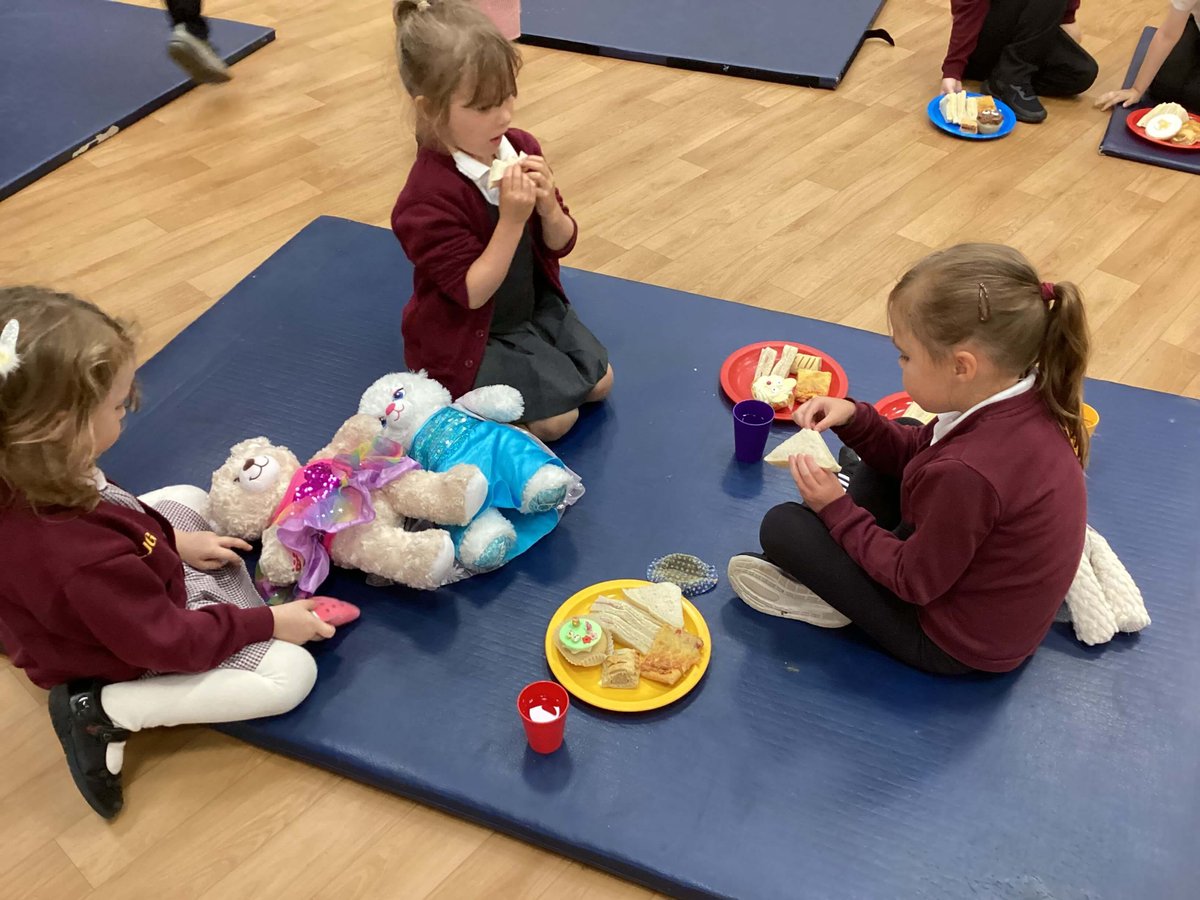 RawmarshSP's tweet image. 🧸 Last week, the children at Sandhill were excited to have a Teddy Bear Picnic themed lunch! They were allowed to bring in their favourite teddy, and enjoy their lunch with them. 

Read the full story here 👉 buff.ly/4emlzVP