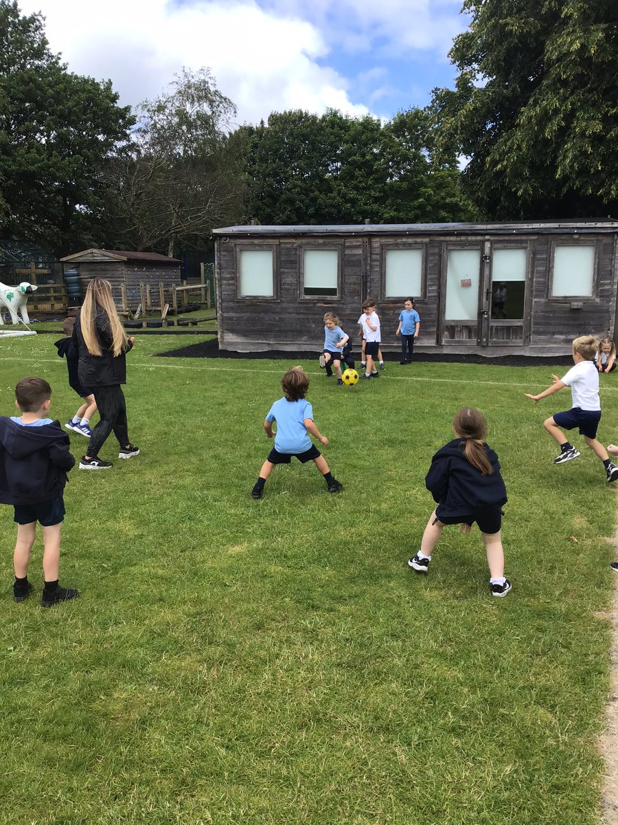 StJBoscoRec's tweet photo. What a great game of kick rounders with our friends from Green park @greenparkschool https://t.co/bfCX4xqn73