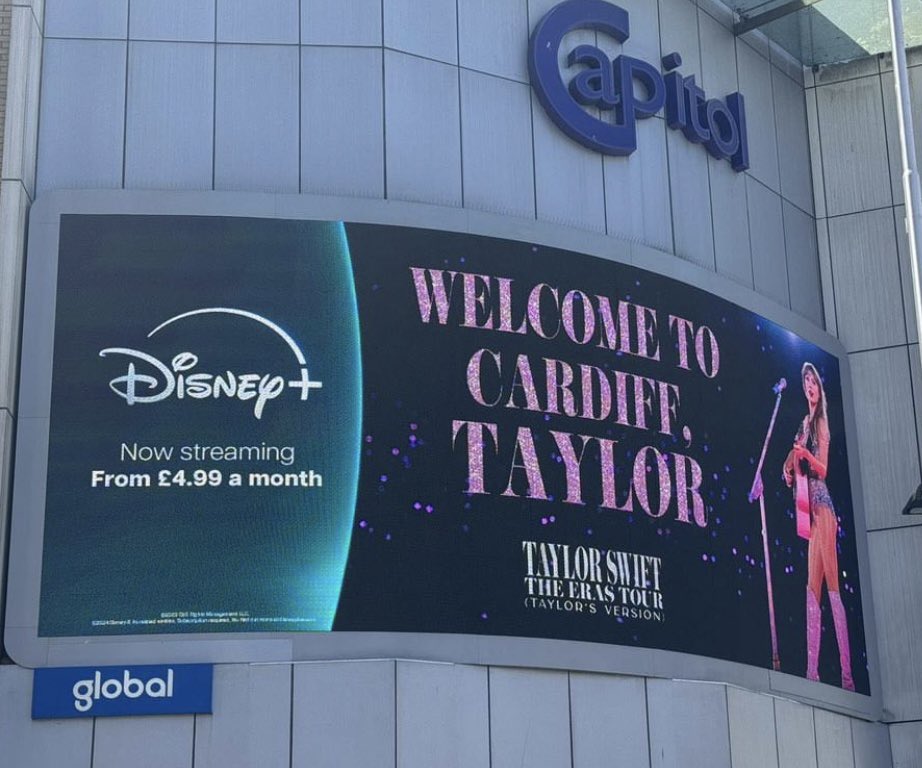 tswifterastour's tweet image. 🚨| Cardiff welcomes Taylor Swift ahead of &apos;The Eras Tour&apos; with sweet message on sign board outside Capitol Cardiff! #CardiffTSTheErasTour

&quot;WELCOME TO CARDIFF, TAYLOR&quot;