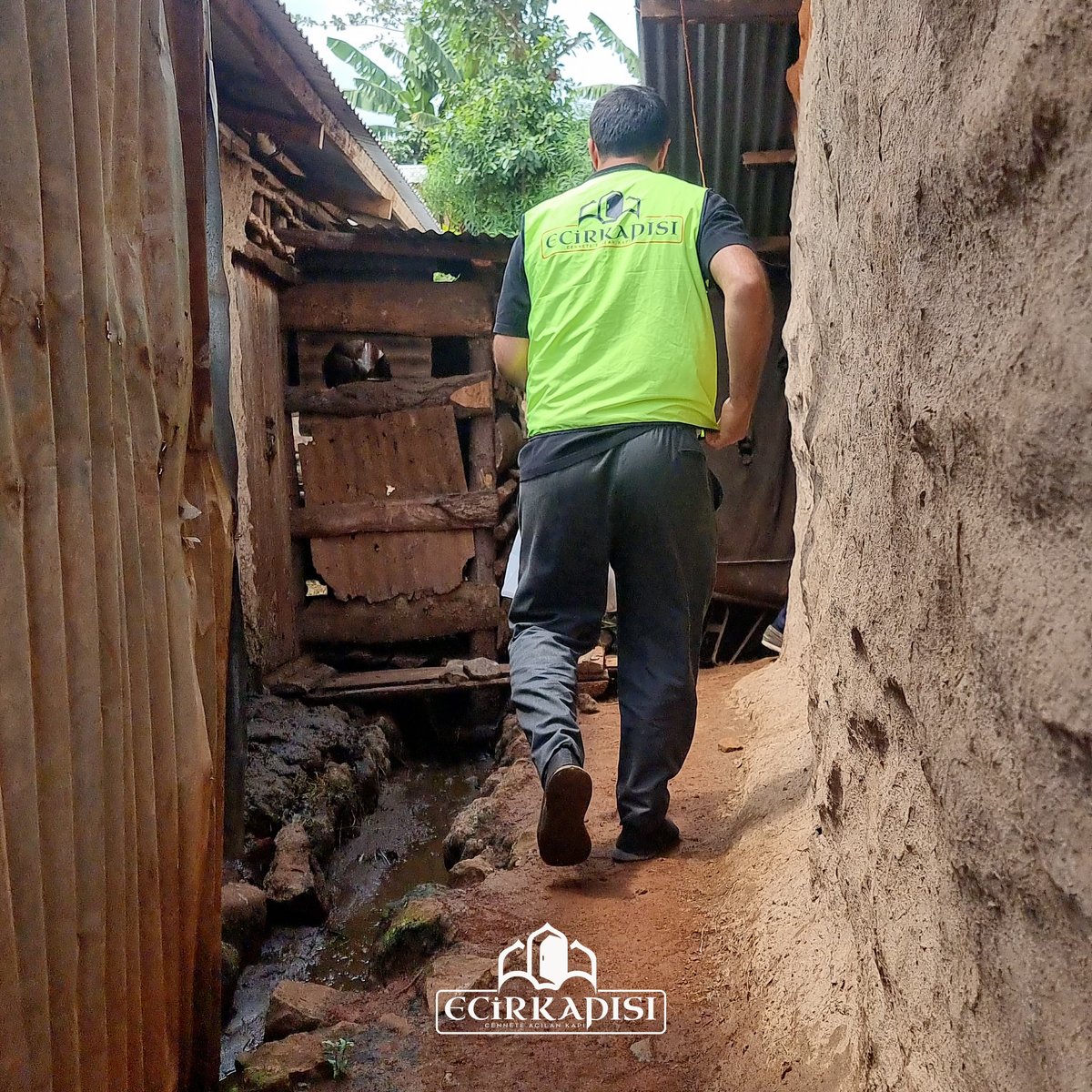 Uganda’da ve dünyanın farklı bölgelerinde kurban dağıtımlarımızı gerçekleştiriyoruz. 🐂💝

Detaylı bilgi ve destek için:
🌐 ecirkapisi.org/bagis/kurban
📞 0532 174 93 93
📞 +49 162 6689797