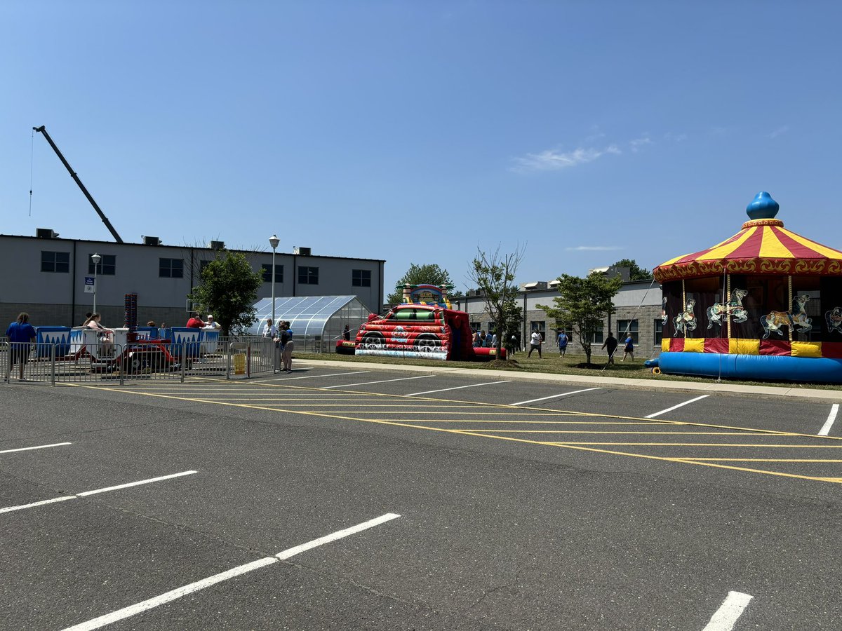 DrGeorge_MU's tweet photo. Carnival day @TheShoreCenter @TFSPantherPride @EatontownSuper @JosephAnnibale @JosephIsola #Turtletastic https://t.co/qQa2w3xpTv