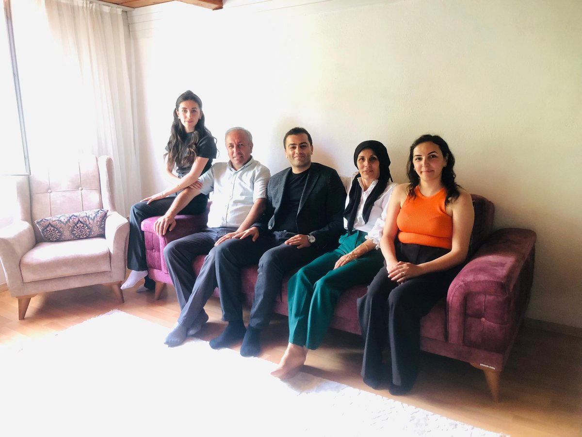 ArdanucG's tweet photo. Kaymakamımız Sayın İmran DEMİREL, Belediye Başkanı Emrah YILMAZ, İlçe Jandarma Komutanı Harun ÖZDEMİR ve İlçe Emniyet Amiri Tolga OKAN ile birlikte Kurban Bayramı vesilesiyle, şehitlerimiz ve gazilerimizin kıymetli ailelerini evlerinde ziyaret ederek bayramlarını kutladı. https://t.co/9yXo5CZAOO