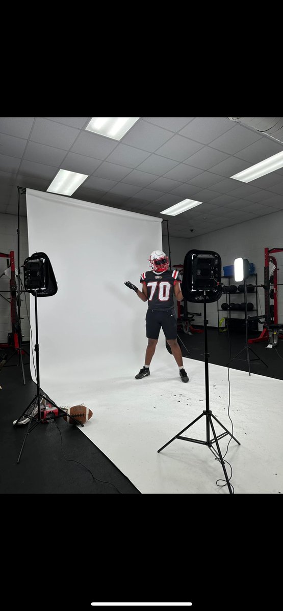 #70 is coming different this season 💯

C/O 2026
6’2 , 245💪 Right Tackle
Click the link for some of my in game highlights 🏈hudl.com/v/2NYS5y