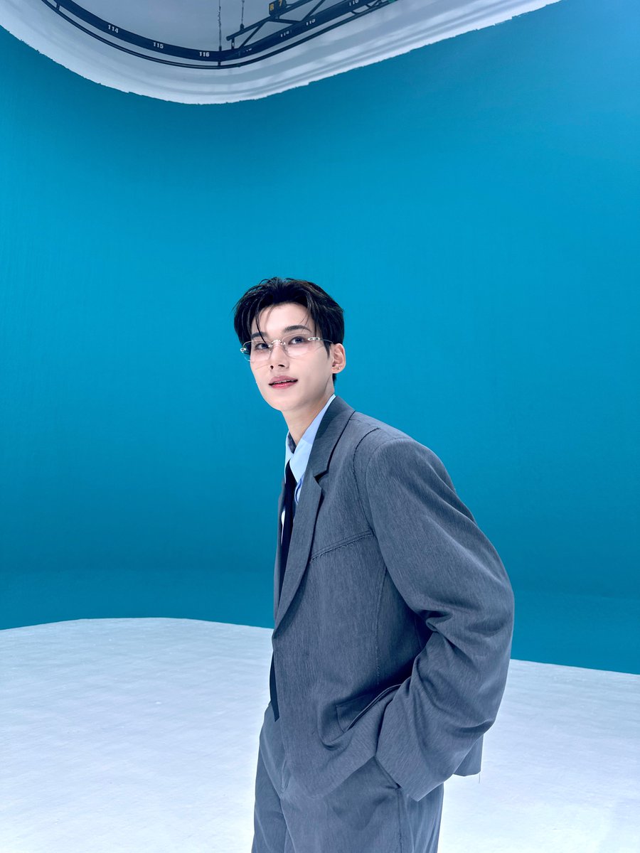 EVNNE_official's tweet photo. 🩵 geek

#EVNNE #이븐 #박한빈 #PARKHANBIN https://t.co/kNdW9qQbLK