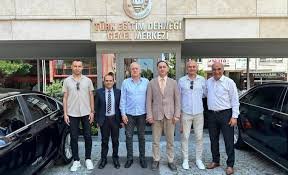 HAKEMVAR's tweet photo. Kurt yavrusuna hayatı öğretirken koyunu gösterir,bunun eti lezzetlidir ,çobanı gösterir bunun sopası acıdır, dikkat etmelisin !
Yavru kurt,köpeği görünce baba bu bize benziyor der, Baba kurt; oğlum bunu görünce kaç biz ne çektiysek bize benzeyip bizden olmayanlardan çektik... https://t.co/ZMH2CQeTrT