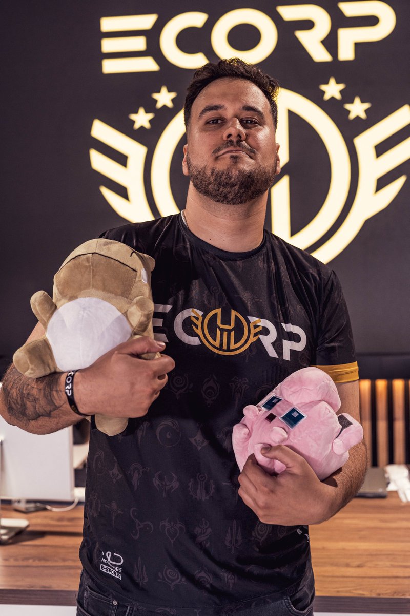 Here we go! 🚨✍️ Confirmado: ¡Me uno a <a href="/ECORP_ES/">ECORP</a> como creador de contenido!✨ Juntos la vamos a partir. Ganitas de que veáis todo lo que se viene.
#NEWECORP #WEMAKETHEWAY