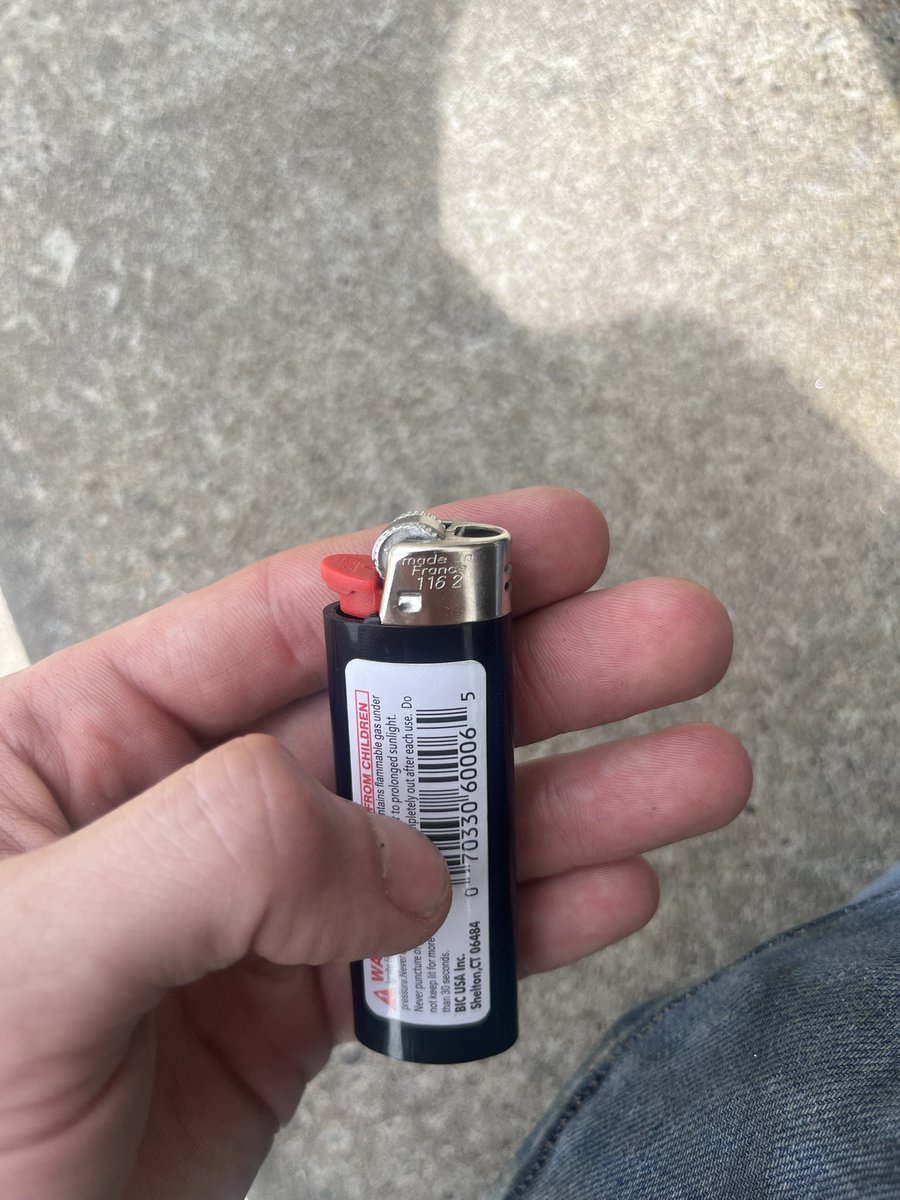 AZestyBayleaf's tweet image. Got the rare 1162 france edition BIC.