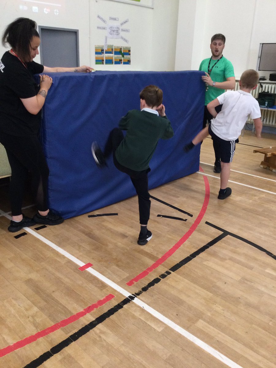LyndonGreenJnr's tweet image. What a fabulous day we’ve had. From an active warm up in assembly to lots of activities going on around school. We’ve had so much fun today. ‘It’s been the best day ever!’ #getset #olympicday