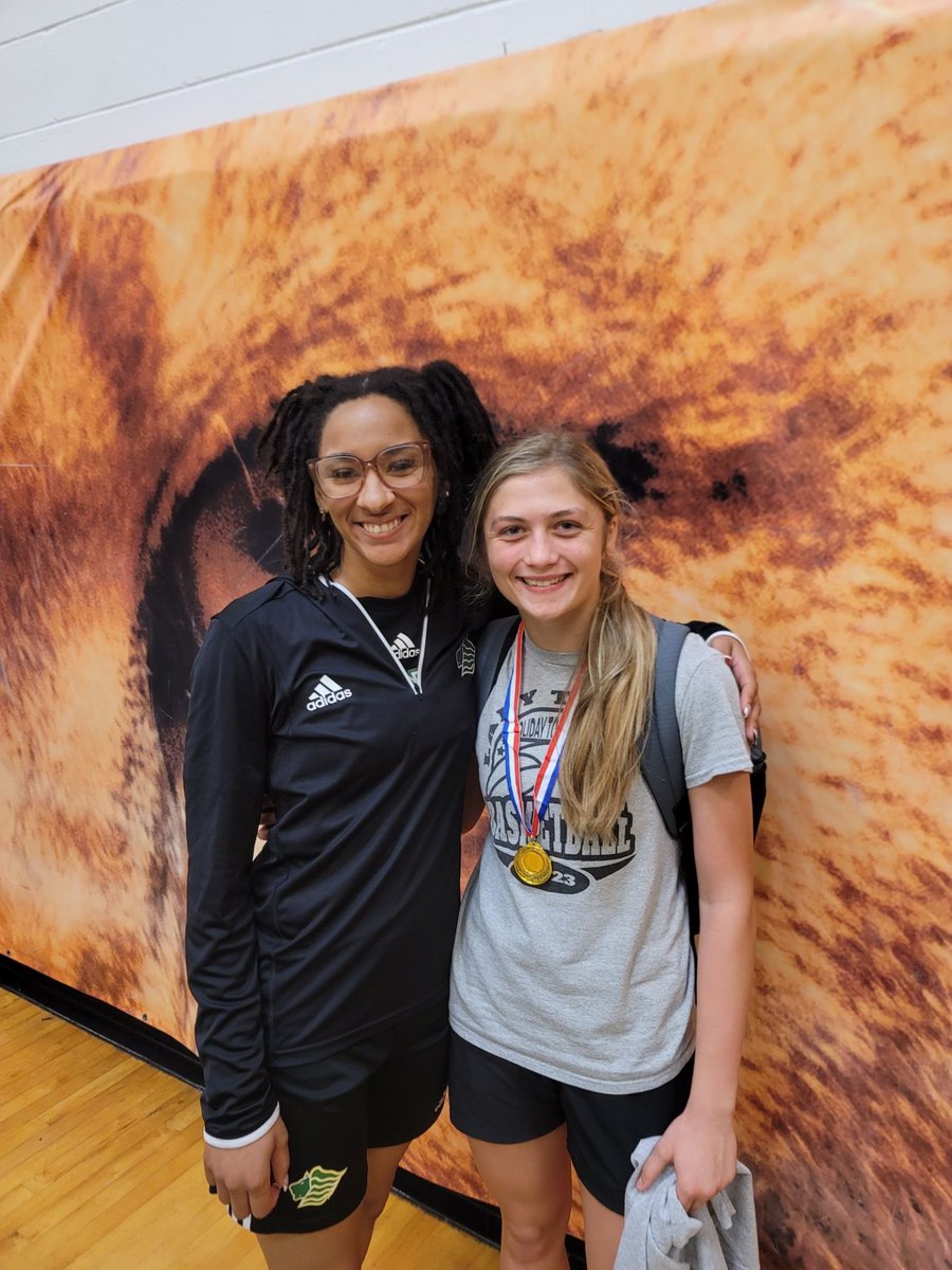 audrey_brooke3's tweet photo. Thank you to Coach Nola and the Saint Leo staff for a great experience at elite camp. I was grateful to receive the coach's award, as well! @SaintLeoWBB @coachnolac https://t.co/Av99CxHtAS
