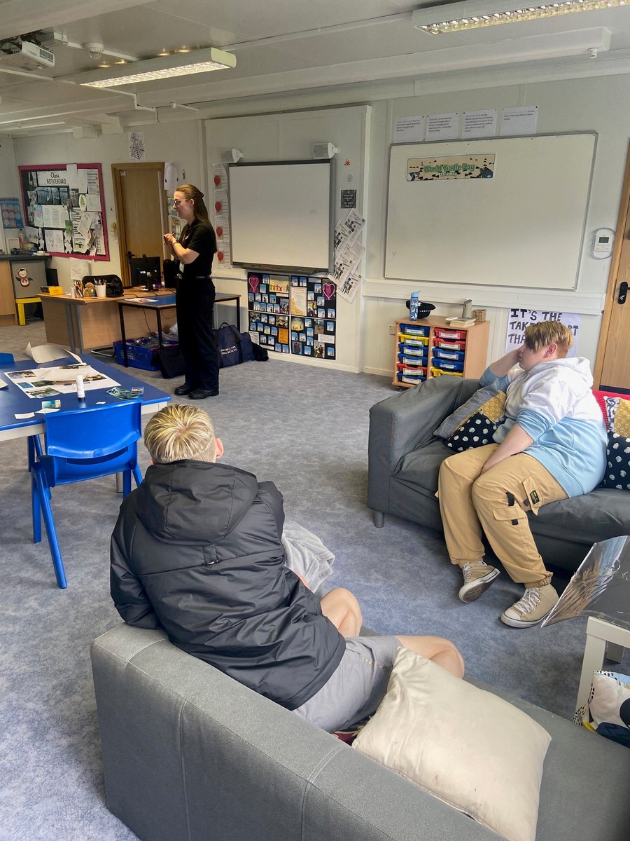 PSOSRenfrew's tweet photo. Preventions &amp; Interventions visited Erskine Waterfront Campus with @SFRSYourSafety to discuss water safety.  

Learn how to enjoy water safely with the Royal Life Saving Society UK’s free water safety resources - https://t.co/Q3Ry5b8lUL 

#EnjoyWaterSafely #DrowningPreventionWeek https://t.co/zVw8aeSJi8