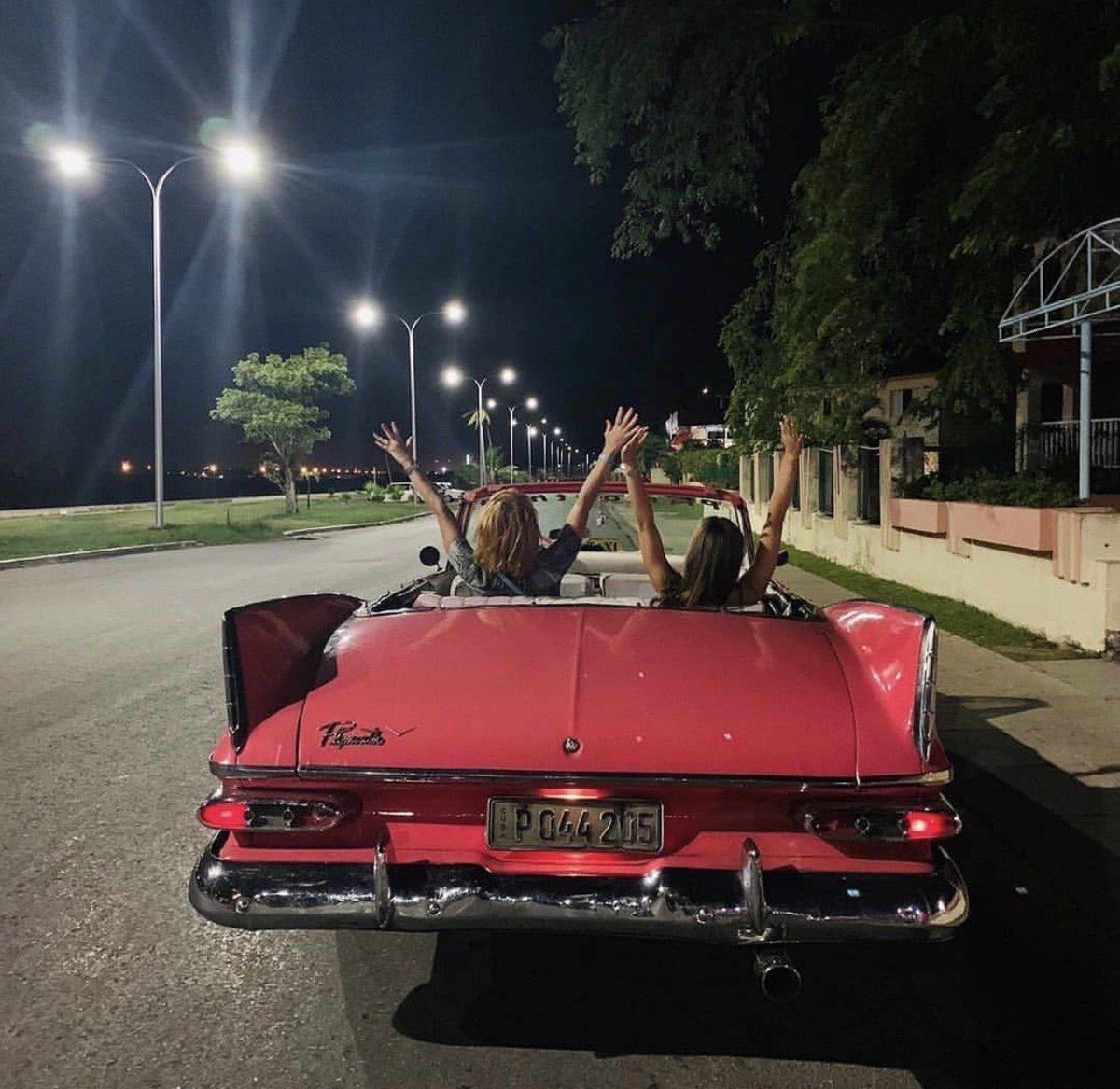 _varadero's tweet photo. One night out ๐
๐ธ @o.lya.lya
#nightlife #Varadero #convertiblecars #fun #Cubatravel https://t.co/HM7B1If09w