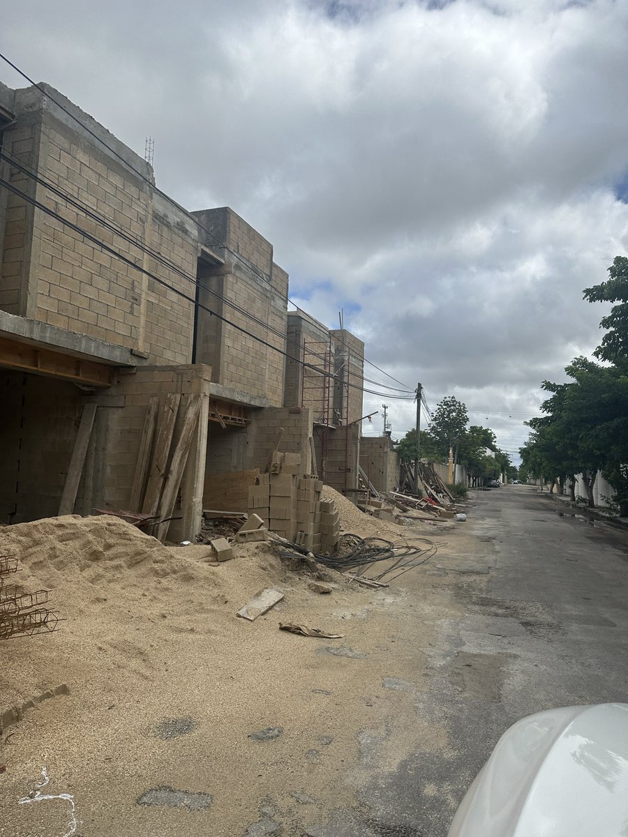 kennia90's tweet photo. @AyuntaMerida sigue la obra con su basura en la calle 0 seguimiento ni nada a mi queja https://t.co/2EsBAtIBKs