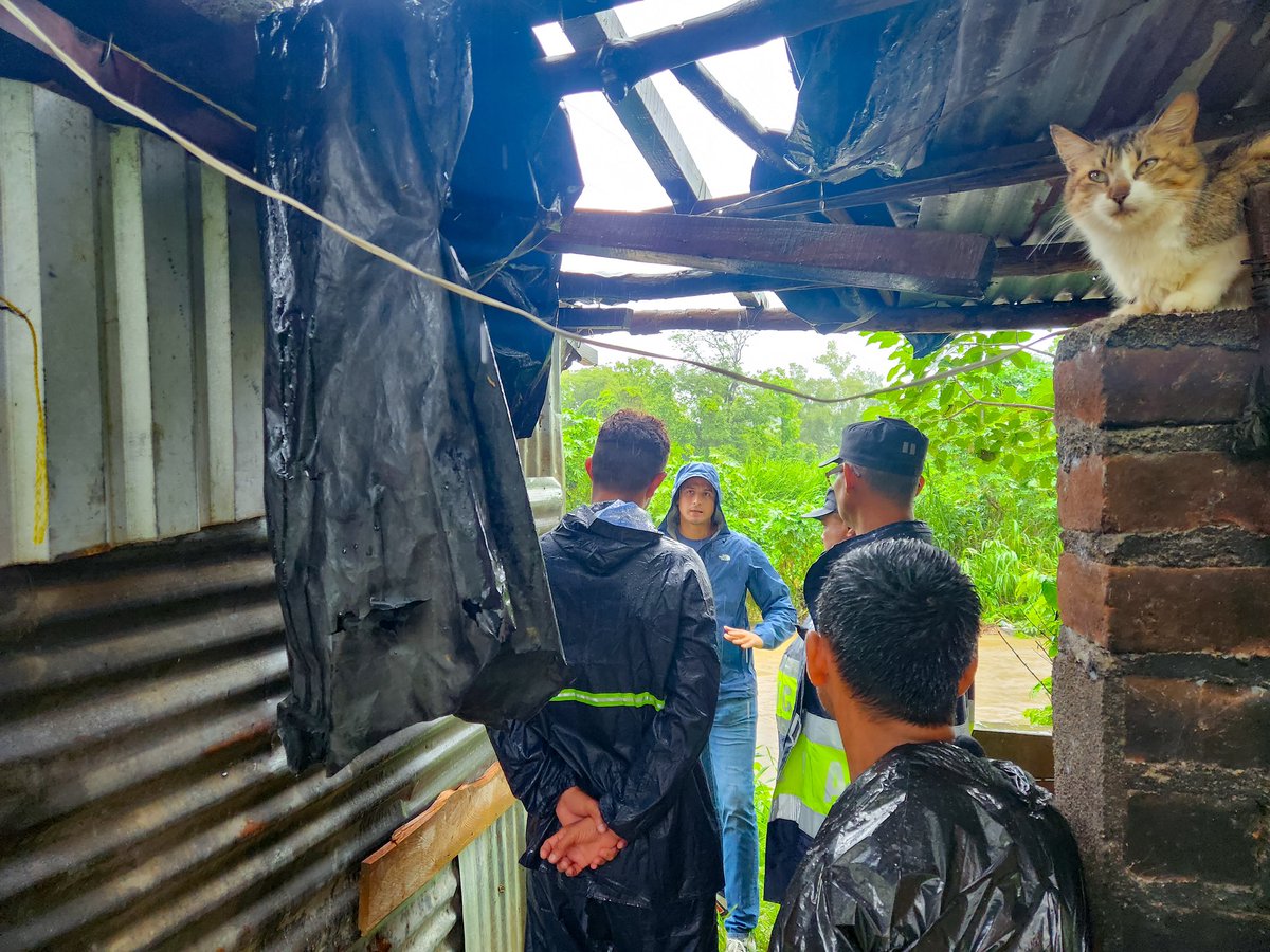 DistritoMetapan's tweet photo. La seguridad y el bienestar de todos son nuestra prioridad. Seguiremos monitoreando la situación y brindando actualizaciones. ☔️🌧️
@MedioAmbienteSV 
@PROCIVILSV 
@SantaAnaNorte_ https://t.co/j1bgCpCMq7